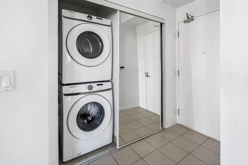 Apartment 1Bdrm Comfort Away From Home With Parking-Downtown Toronto