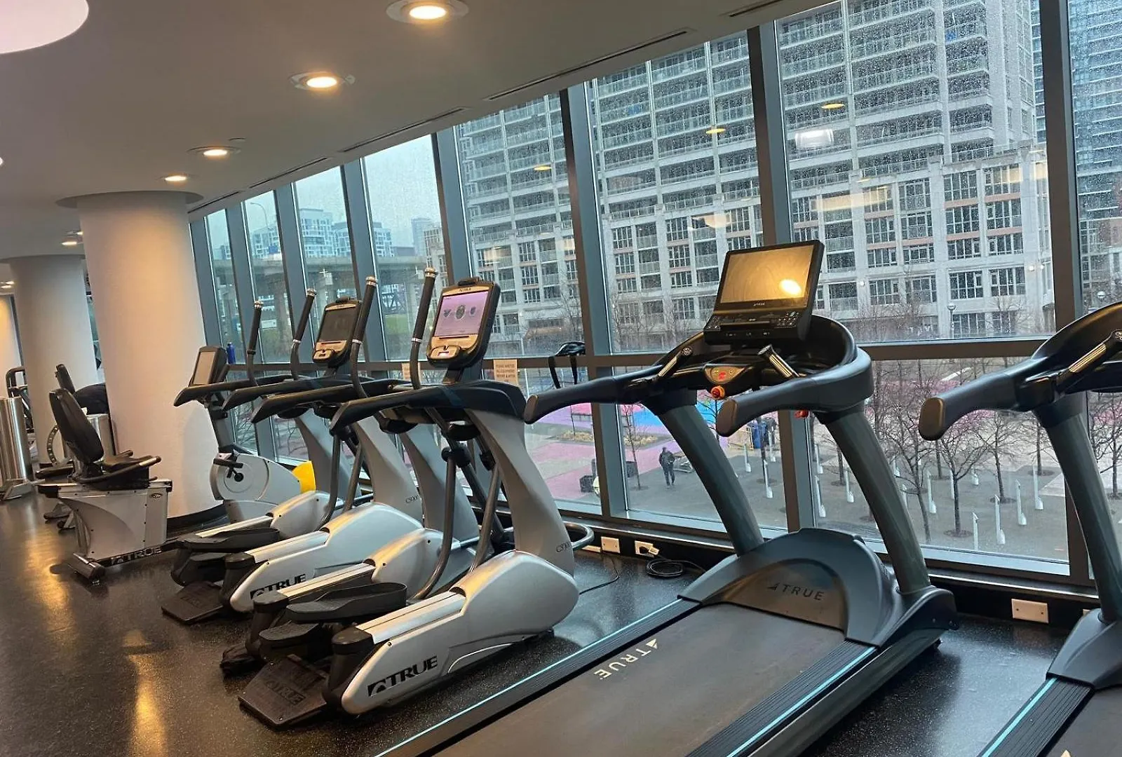 1Bdrm Comfort Away From Home With Parking-Downtown Toronto Apartment
